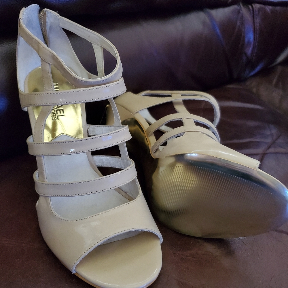 Heels - Picture 2 of 3